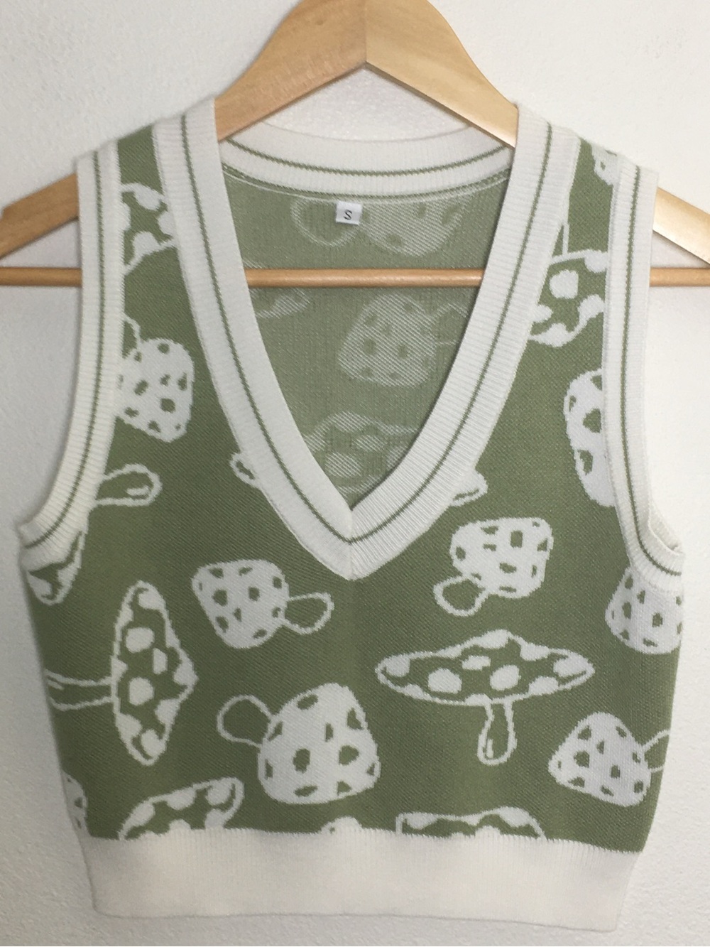 Green Mushroom Print V-Neck Knit Sweater Tank Top